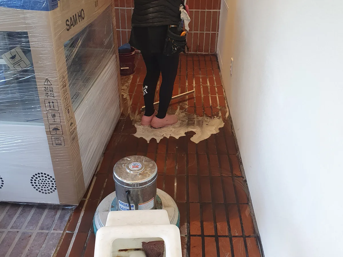 보은군 마로면 매장 바닥 몰딩 홀 바닥 위생청소 사례 - 행진크린